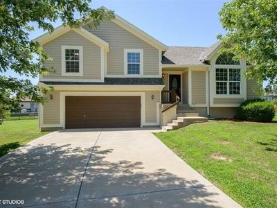 20522 W 201st St, Spring Hill, KS, 66083