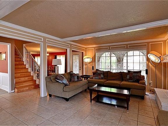 3rd image of 5207 Pinewood Springs Dr