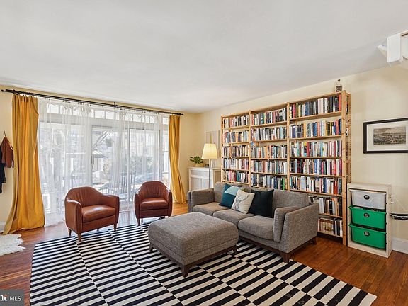 3rd image of 519 Burnham Rd