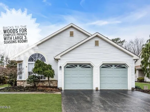 30 Strawberry Lane, Lakewood, NJ 08701