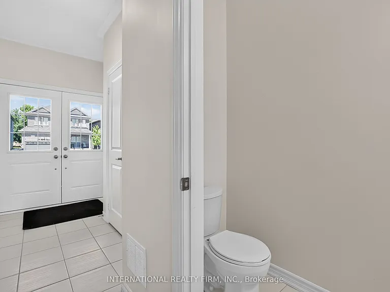 240 Ridley Cres — Photo 5