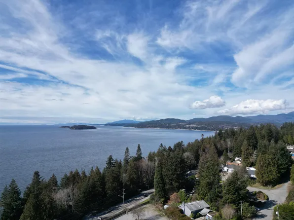 4934 Geer Rd, Sechelt, BC V7Z 0B7