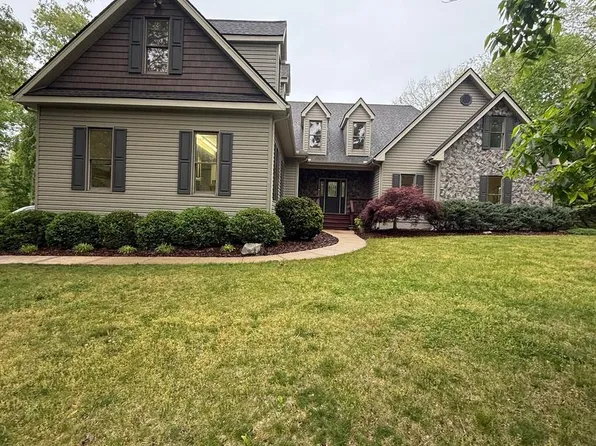 136 Holly Berry Rd, Fredericksburg, VA 22406