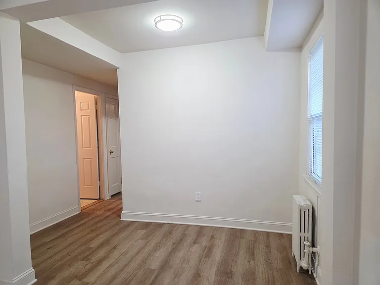 Glendale Apartments — Photo 25