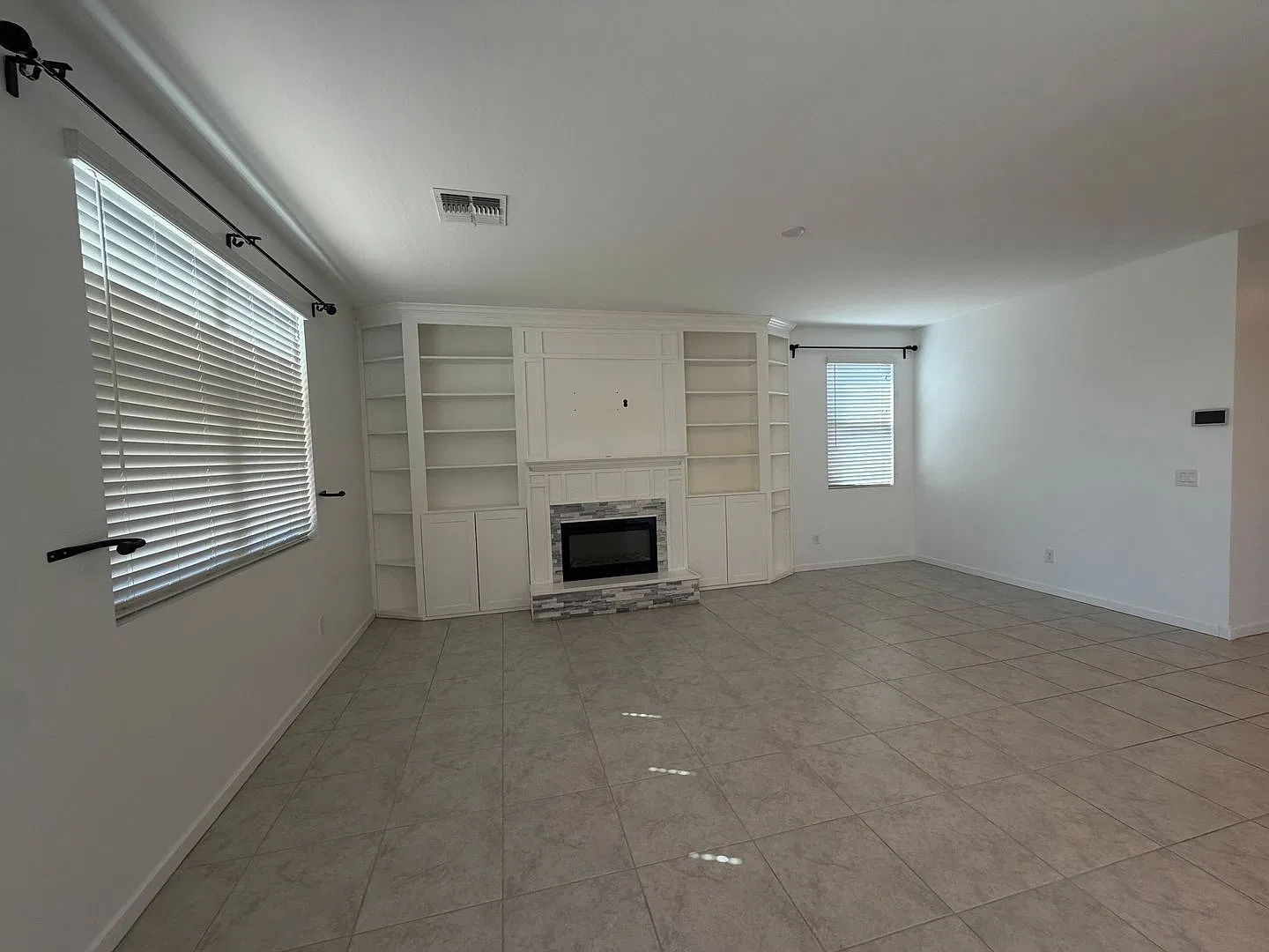 5 bed, 3.5 bath, 2575 sqft, $2,900 — Photo 4