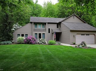 356 Greenbriar Dr, Avon Lake, OH