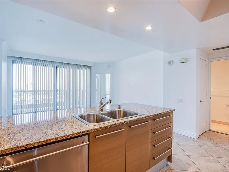 322 Karen Ave #1603 — Photo 9
