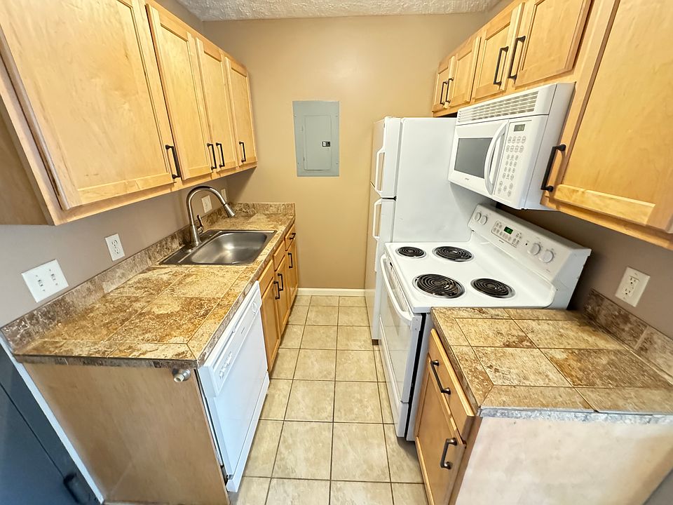 1st image of 1518 D St #9