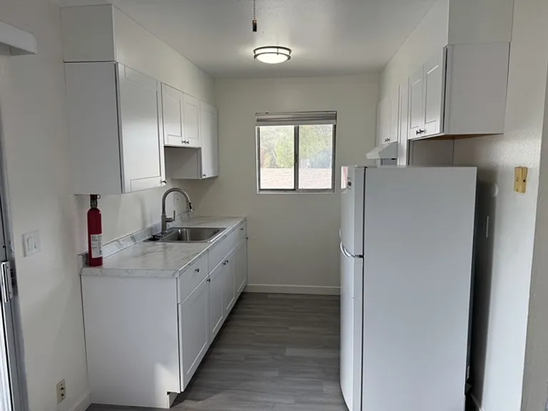 1155 Evans Dr — Photo 2