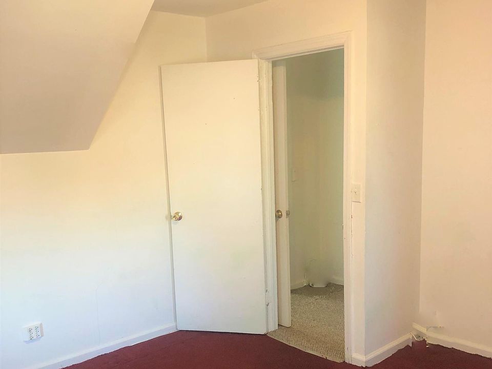 1st image of 93 Crescent Pl Floor 2