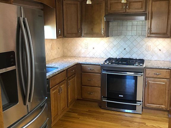 2nd image of 17 Greencroft Ln