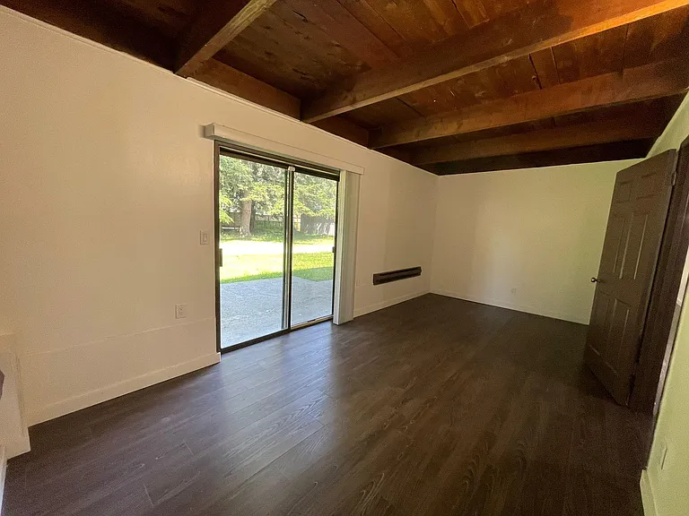 204 Dennis Way — Photo 10