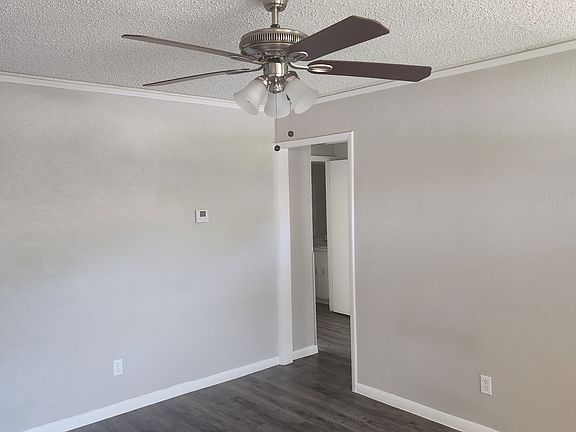 4th image of 1305 Milmo Dr