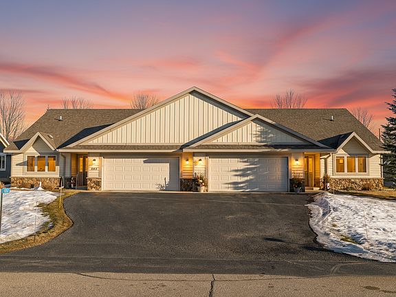 2nd image of 3011 Lakecrest Rd NE