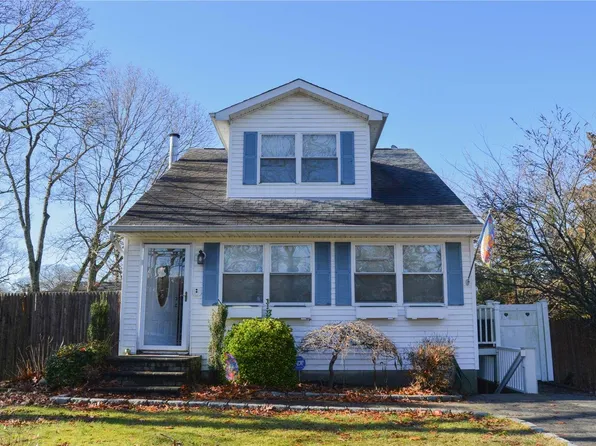 106 Blue Point Road, Selden, NY 11784