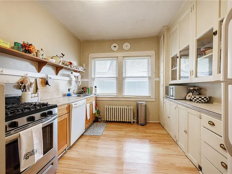 1077 Harvard St #1 — Photo 7