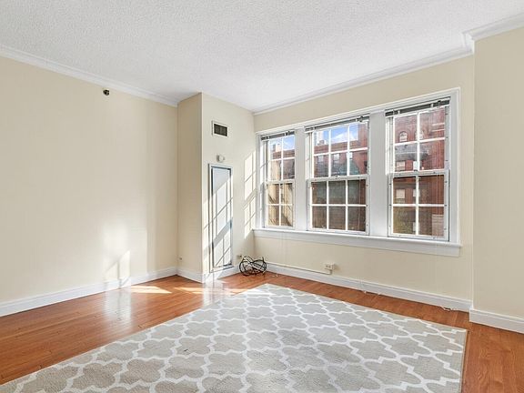 5th image of 534 Beacon St APT 302