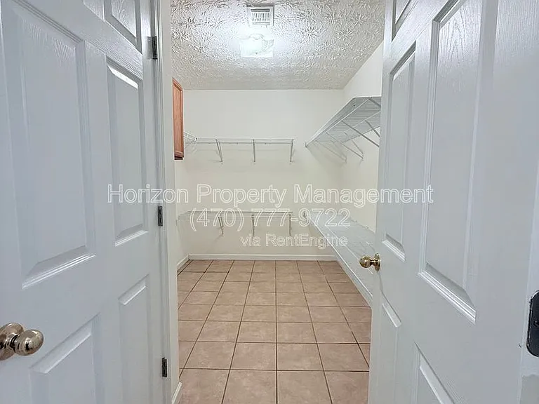 4019 Hidden Hollow Dr — Photo 17