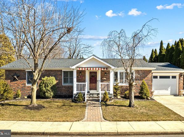 1 Lynns Ct, Morrisville, PA 19067
