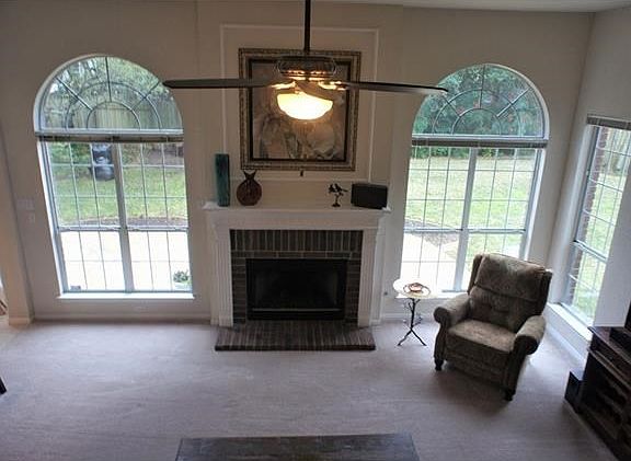 Living area - fireplace