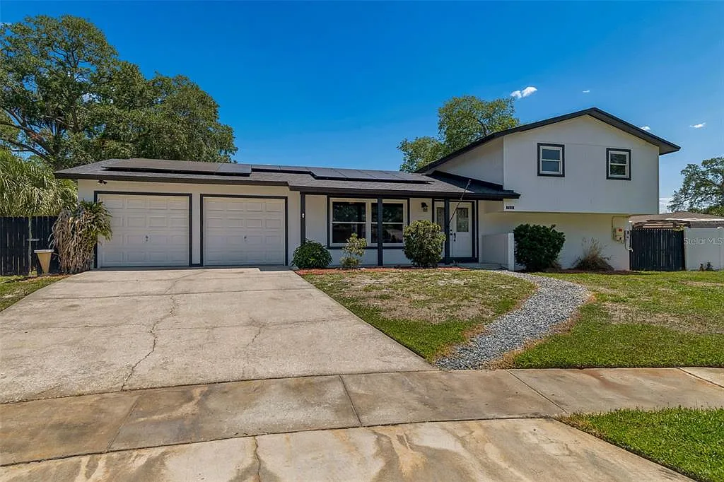 4 bed, 3.0 bath, 1958 sqft, $3,750 — Photo 2