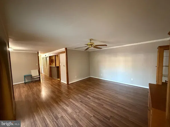 275 Green St APT 4E1, Beverly, NJ 08010