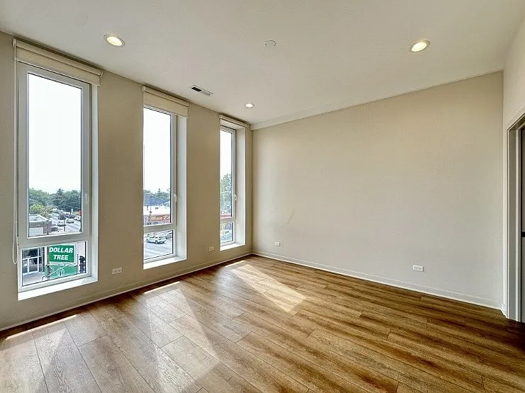 3209 N Narragansett Ave #406 — Photo 6