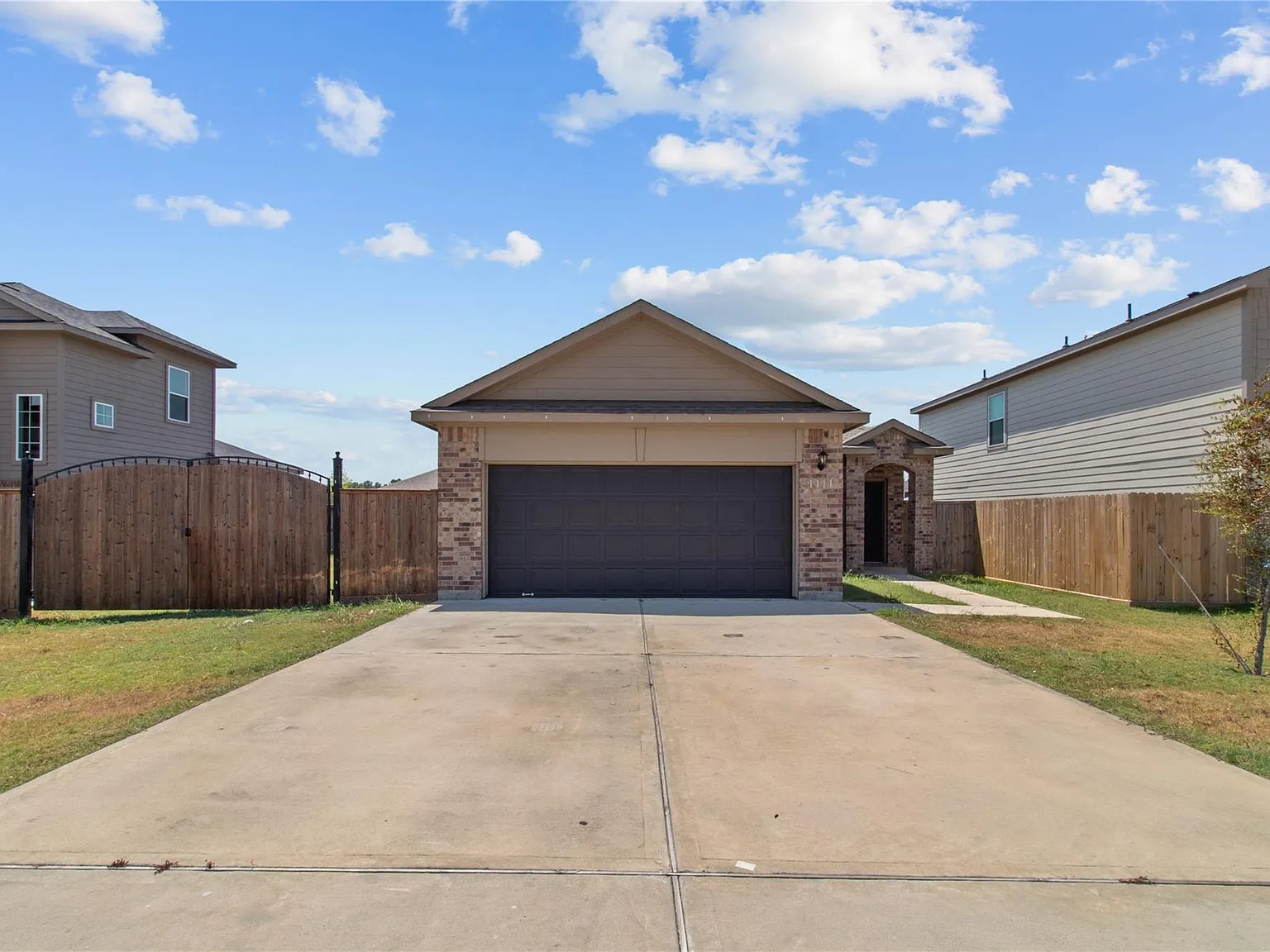 3 bed, 2.0 bath, 1140 sqft, $1,700 — Photo 2