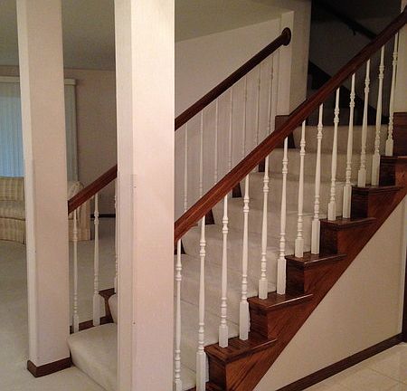 STAIRS TO UPPER LEVEL