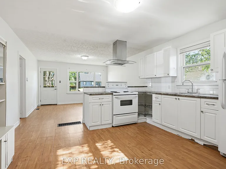 29 Rockwood Ave — Photo 9