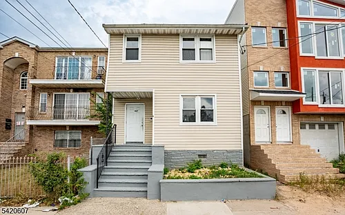 467 Hawthorne Ave #2 Photo 1