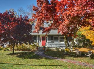 52 Wayside Dr, White Plains, NY 10607