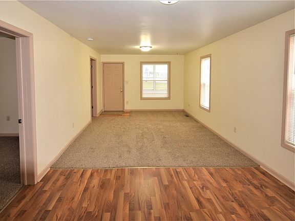 2nd image of 6 E New York Ave