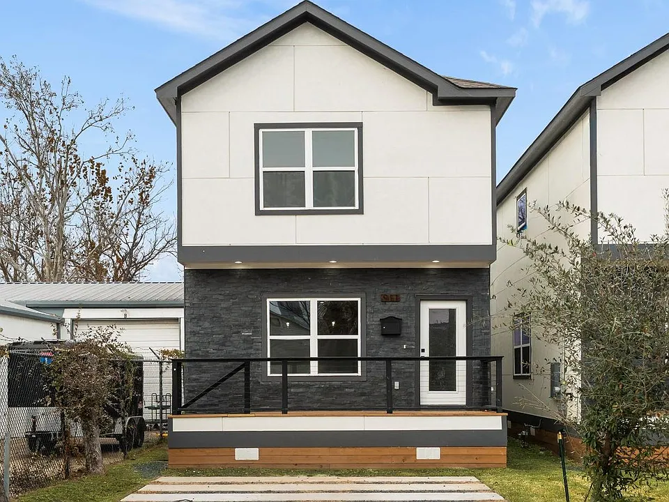 913 Panama St