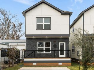 911 Panama St, Houston, TX 77009