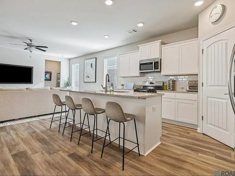 1223 Meridian Dr — Photo 3
