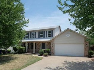 908 Lands End Cir, Saint Charles, MO
