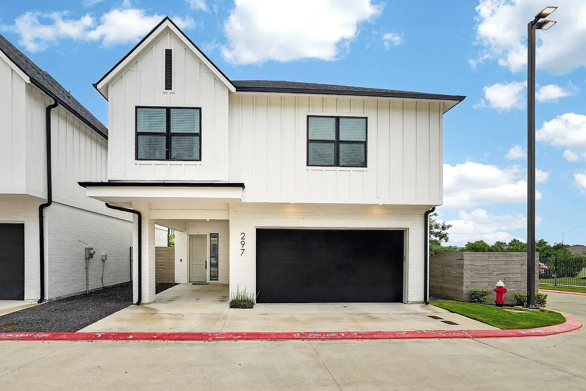 Photo 1 of 31 - 297 Estates Cir - College Station, TX Primary Photo - 297 Estates Cir