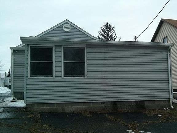 2nd image of 104 S Wolf Creek St