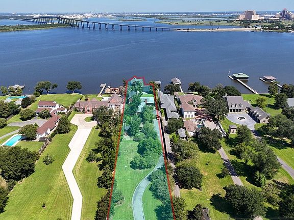 2nd image of 3210 Henderson Bayou Rd
