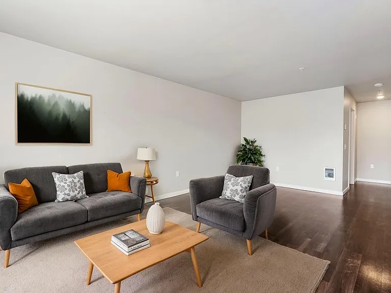 Ludwig Apartments — Photo 16