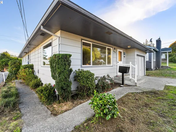 2183 Lombard St, North Bend, OR 97459