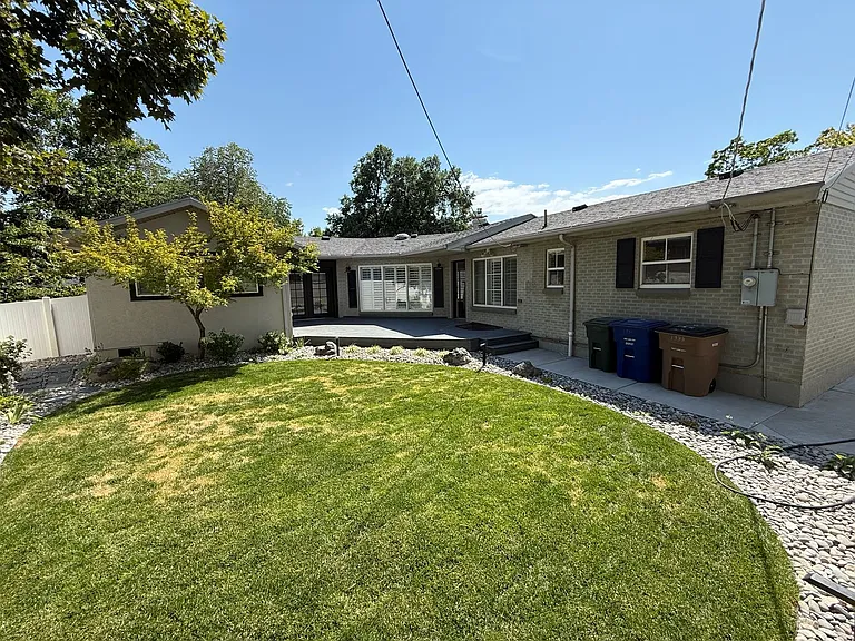 1933 E Bryan Ave — Photo 13