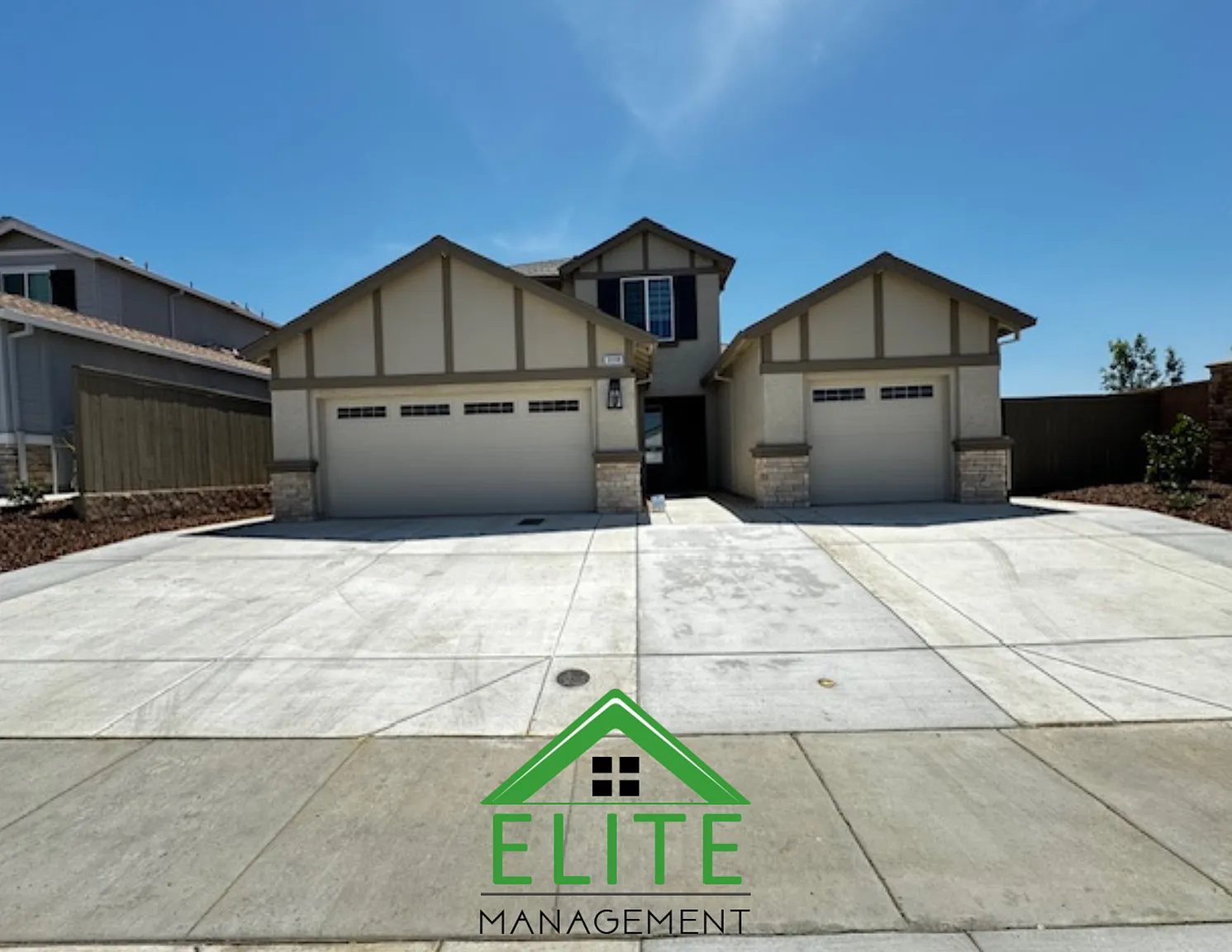 8304 Lamplight Dr photo 1
