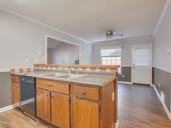 5th image of 5845 Garden Walk E