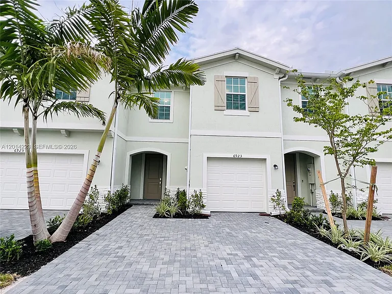 6923 Harbours Edge Ave — Photo 1