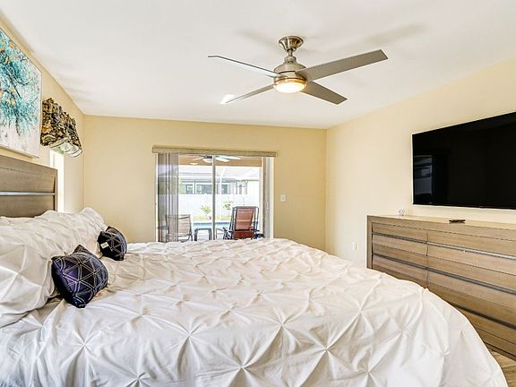 4th image of 1922 Cape Coral Pkwy W