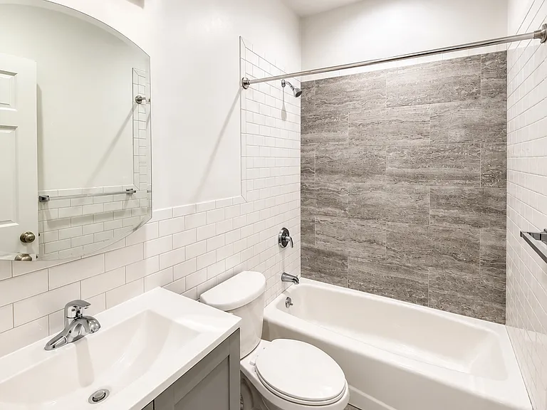 931 Van Duzer St #1 — Photo 5