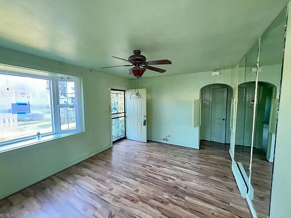4th image of 900 W 31st St