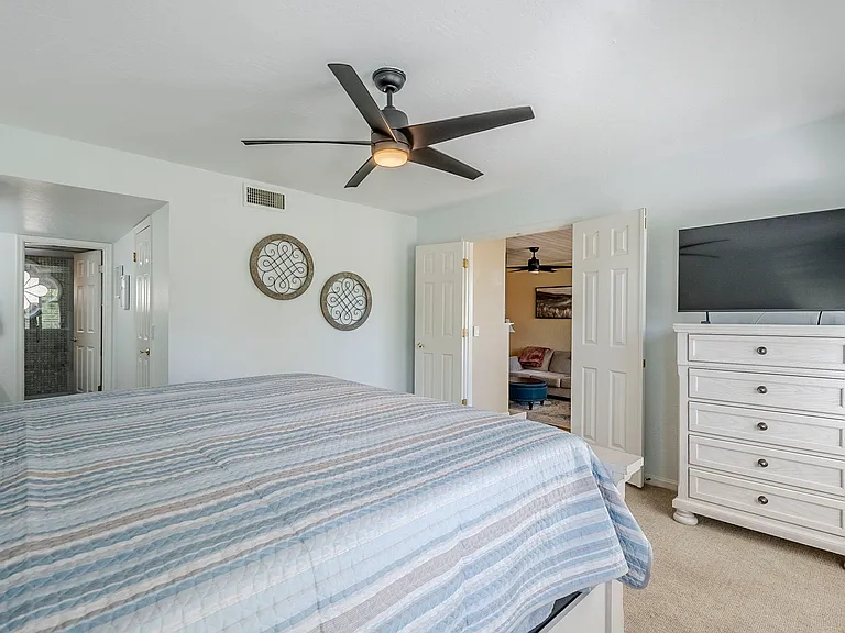 1029-7800 E Lincoln Dr — Photo 18